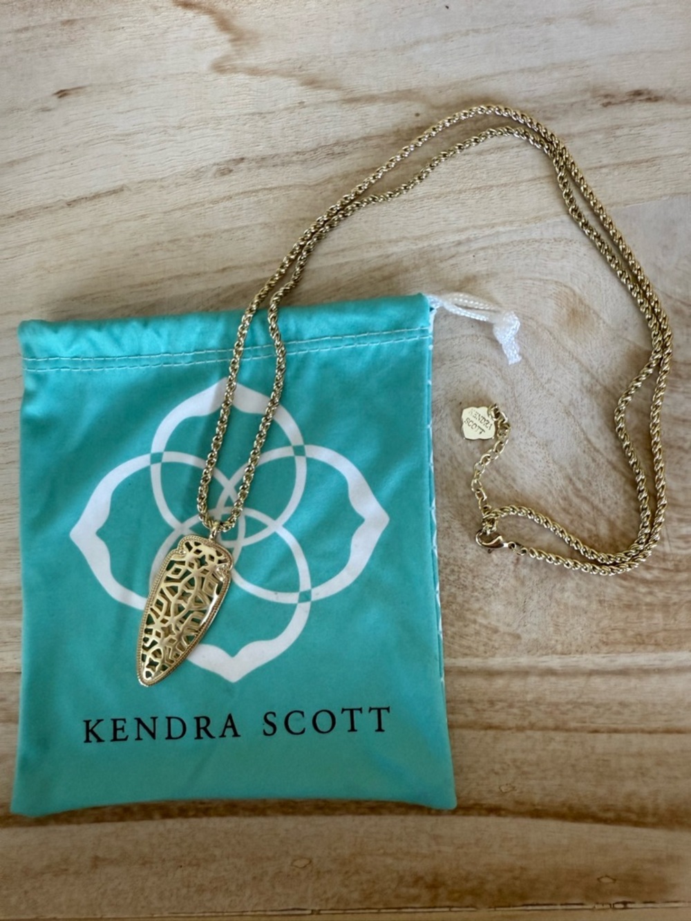 Kendra Scott Gold Sienna Arrowhead Pendant Necklace